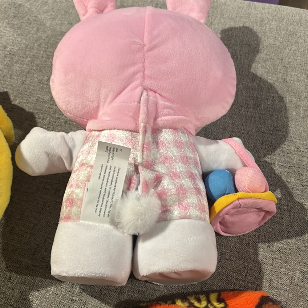 Hello kitty Easter greeter - Picture 2 of 2